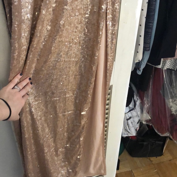 Pretty Little Thing NWT Rose gold sequins - Picture 7 of 8